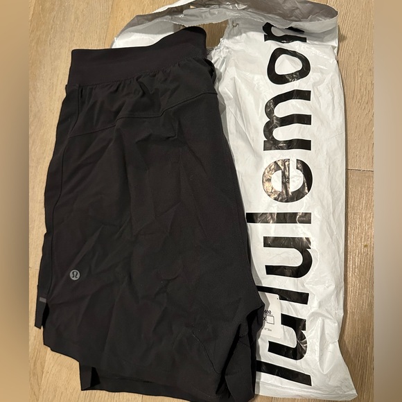 Mens Lululemon License to Train Shorts - Picture 2 of 6